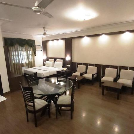 Hotel Shiva Residency Dehradún Kültér fotó